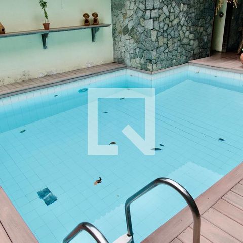 Casa à venda com 436m², 5 quartos e 2 vagas Casa à venda com 436m², 5 quartos e 2 vagasPiscina
