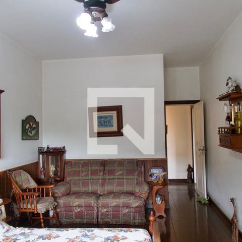 Casa à venda com 436m², 5 quartos e 2 vagas Casa à venda com 436m², 5 quartos e 2 vagasSuíte Suíte