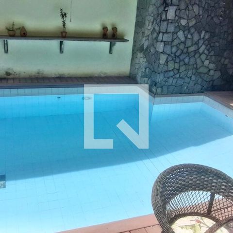 Casa à venda com 436m², 5 quartos e 2 vagas Casa à venda com 436m², 5 quartos e 2 vagasPiscina