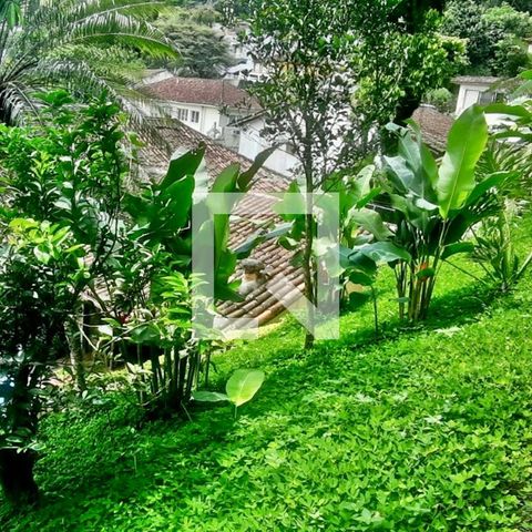 Casa à venda com 436m², 5 quartos e 2 vagas Casa à venda com 436m², 5 quartos e 2 vagasJardim