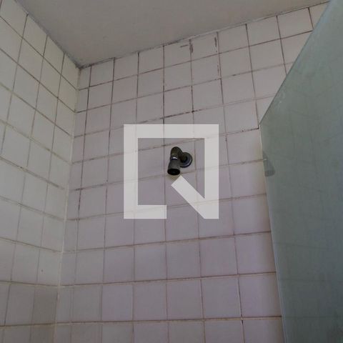 Casa à venda com 436m², 5 quartos e 2 vagas Casa à venda com 436m², 5 quartos e 2 vagasSuíte banheiro