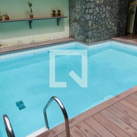 Casa à venda com 436m², 5 quartos e 2 vagas Casa à venda com 436m², 5 quartos e 2 vagasPiscina