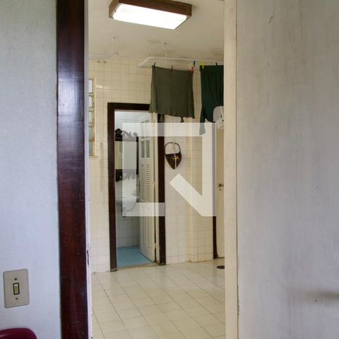Casa à venda com 436m², 5 quartos e 2 vagas Casa à venda com 436m², 5 quartos e 2 vagasQuarto serviço 2