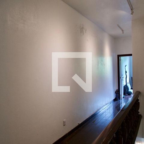 Casa à venda com 436m², 5 quartos e 2 vagas Casa à venda com 436m², 5 quartos e 2 vagasCorredor 1