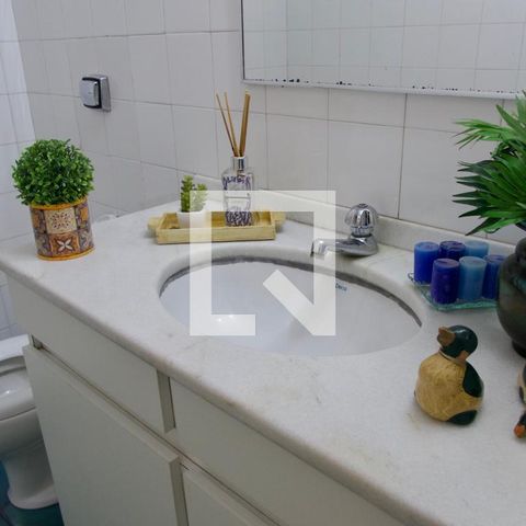 Casa à venda com 436m², 5 quartos e 2 vagas Casa à venda com 436m², 5 quartos e 2 vagasBanheiro social