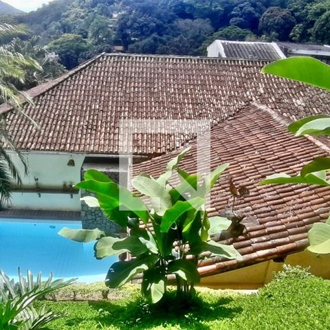 Casa à venda com 436m², 5 quartos e 2 vagas Casa à venda com 436m², 5 quartos e 2 vagasJardim
