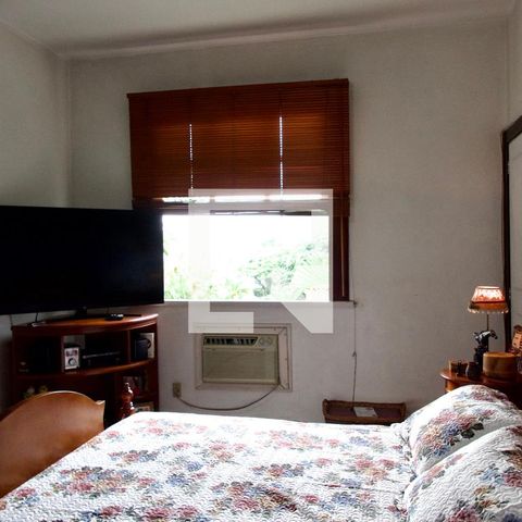 Casa à venda com 436m², 5 quartos e 2 vagas Casa à venda com 436m², 5 quartos e 2 vagasSuíte