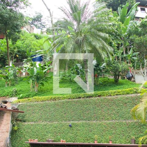 Casa à venda com 436m², 5 quartos e 2 vagas Casa à venda com 436m², 5 quartos e 2 vagasJardim