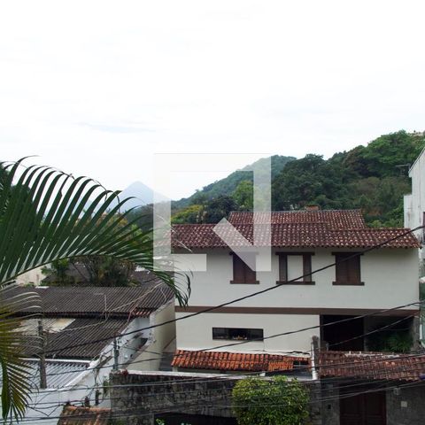 Casa à venda com 436m², 5 quartos e 2 vagas Casa à venda com 436m², 5 quartos e 2 vagasQuarto 4 vista
