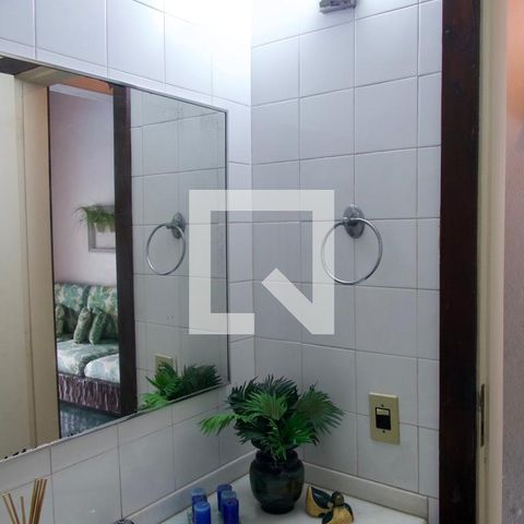 Casa à venda com 436m², 5 quartos e 2 vagas Casa à venda com 436m², 5 quartos e 2 vagasBanheiro social