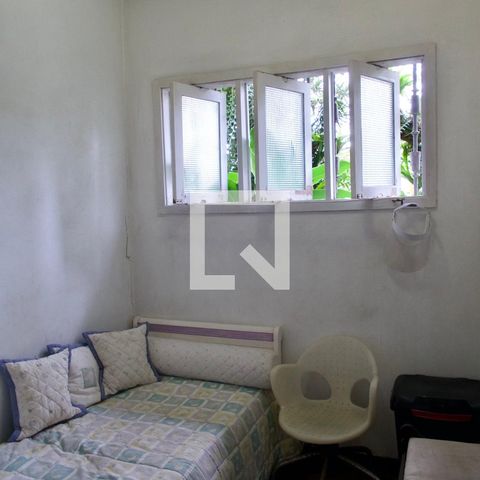 Casa à venda com 436m², 5 quartos e 2 vagas Casa à venda com 436m², 5 quartos e 2 vagasQuarto serviço