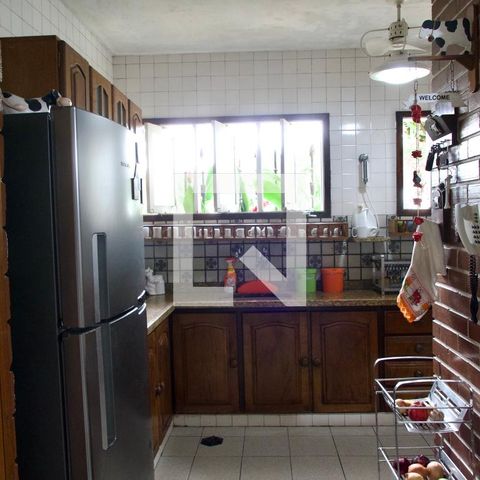 Casa à venda com 436m², 5 quartos e 2 vagas Casa à venda com 436m², 5 quartos e 2 vagasCozinha