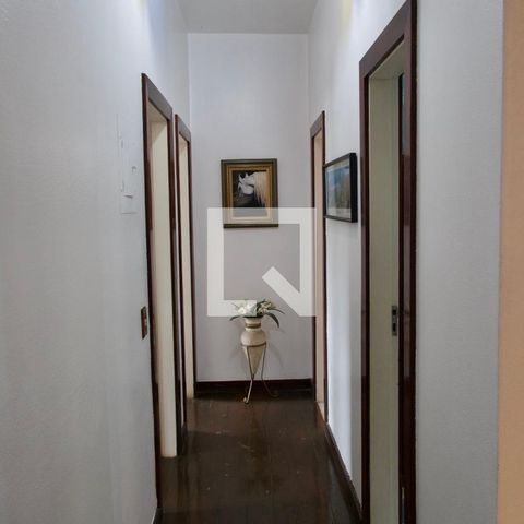 Casa à venda com 436m², 5 quartos e 2 vagas Casa à venda com 436m², 5 quartos e 2 vagasCorredor 2