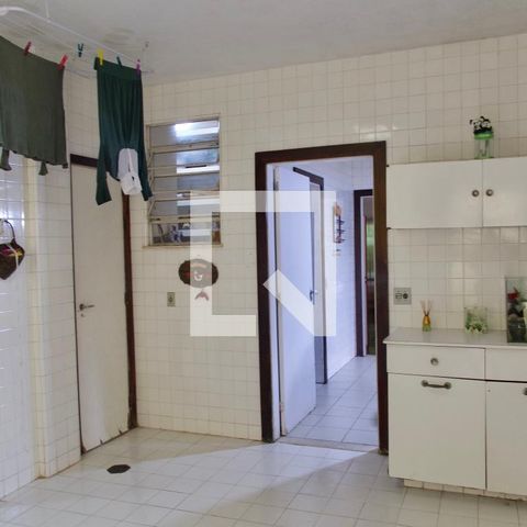 Casa à venda com 436m², 5 quartos e 2 vagas Casa à venda com 436m², 5 quartos e 2 vagasÁrea de serviço