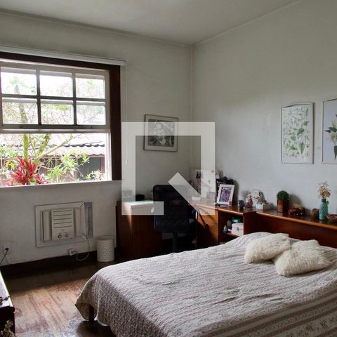 Casa à venda com 436m², 5 quartos e 2 vagas Casa à venda com 436m², 5 quartos e 2 vagasQuarto 2