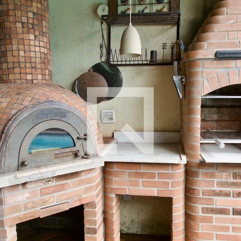 Casa à venda com 436m², 5 quartos e 2 vagas Casa à venda com 436m², 5 quartos e 2 vagasChurrasqueira