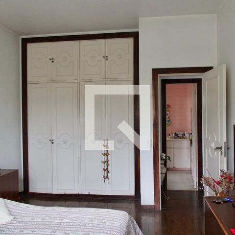 Casa à venda com 436m², 5 quartos e 2 vagas Casa à venda com 436m², 5 quartos e 2 vagasQuarto 2