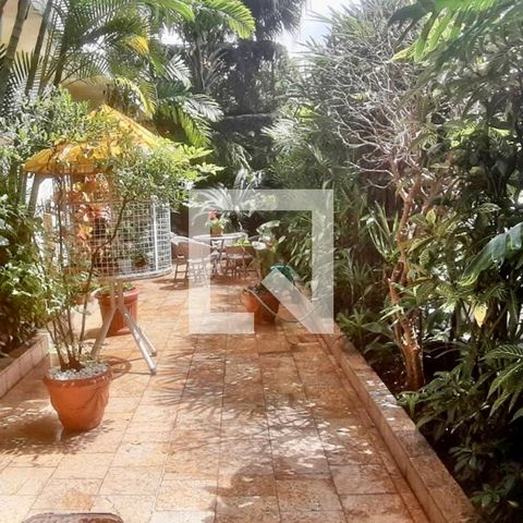 Casa à venda com 436m², 5 quartos e 2 vagas Casa à venda com 436m², 5 quartos e 2 vagasJardim