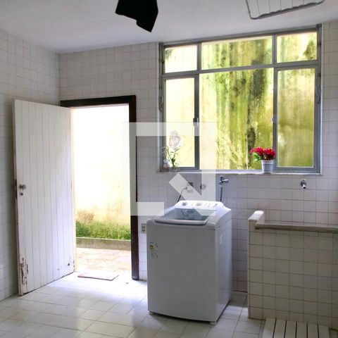 Casa à venda com 436m², 5 quartos e 2 vagas Casa à venda com 436m², 5 quartos e 2 vagasÁrea de serviço