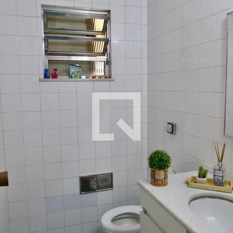 Casa à venda com 436m², 5 quartos e 2 vagas Casa à venda com 436m², 5 quartos e 2 vagasBanheiro social