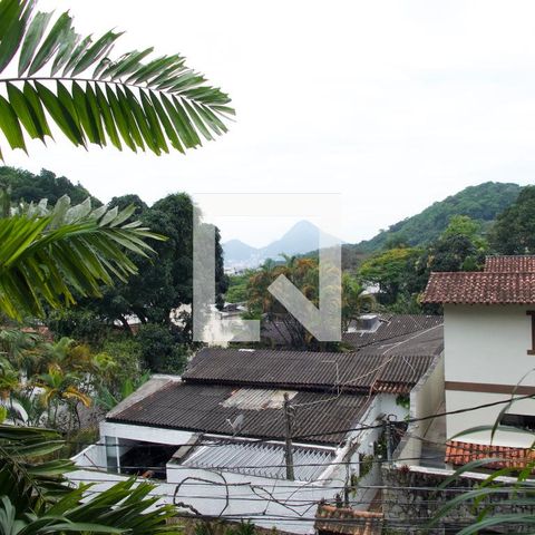 Casa à venda com 436m², 5 quartos e 2 vagas Casa à venda com 436m², 5 quartos e 2 vagasSuíte vista