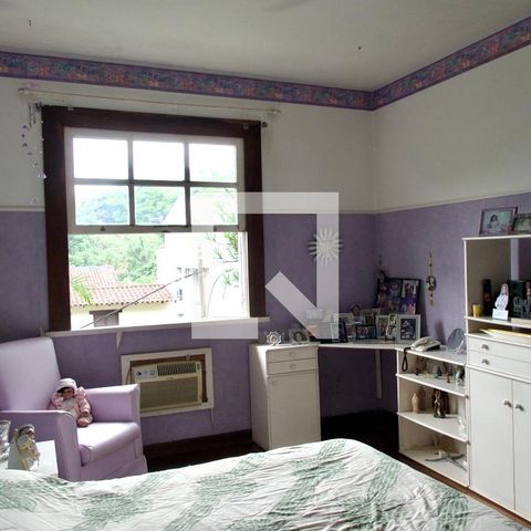 Casa à venda com 436m², 5 quartos e 2 vagas Casa à venda com 436m², 5 quartos e 2 vagasQuarto 4