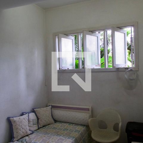 Casa à venda com 436m², 5 quartos e 2 vagas Casa à venda com 436m², 5 quartos e 2 vagasQuarto serviço