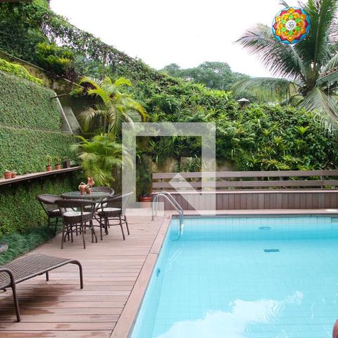 Casa à venda com 436m², 5 quartos e 2 vagas Casa à venda com 436m², 5 quartos e 2 vagasPiscina