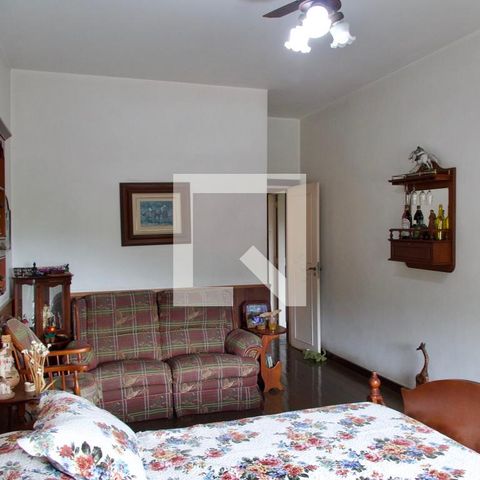 Casa à venda com 436m², 5 quartos e 2 vagas Casa à venda com 436m², 5 quartos e 2 vagasSuíte