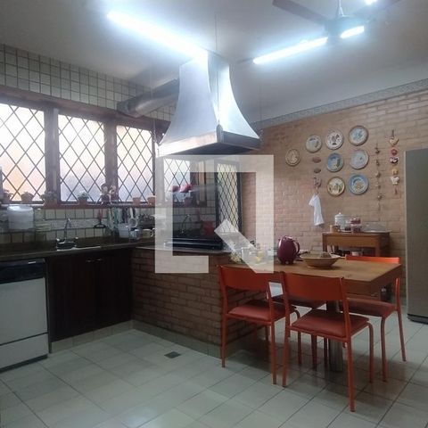 Casa à venda com 518m², 5 quartos e 4 vagas