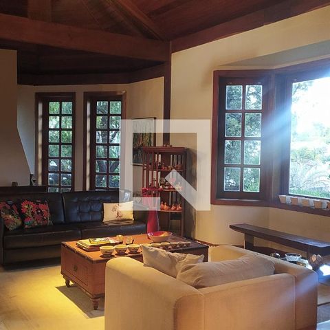 Casa à venda com 518m², 5 quartos e 4 vagas