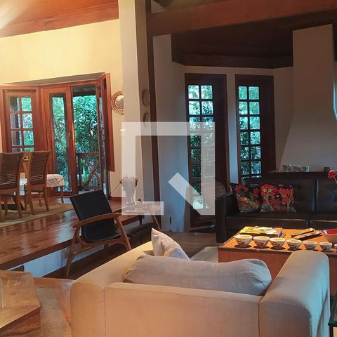 Casa à venda com 518m², 5 quartos e 4 vagas