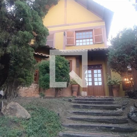 Casa à venda com 518m², 5 quartos e 4 vagas
