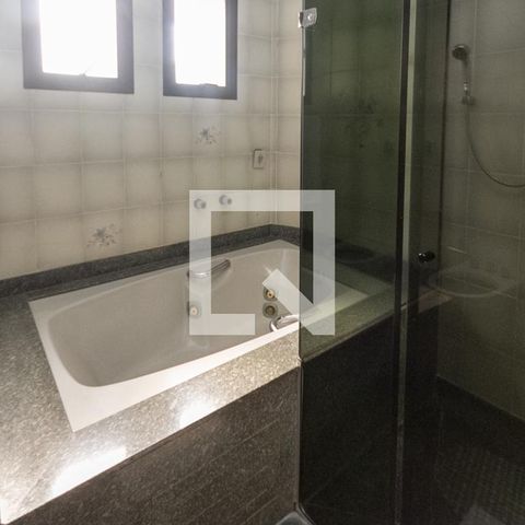 Apartamento à venda com 185m², 3 quartos e 3 vagasBanheiro da Suite 02