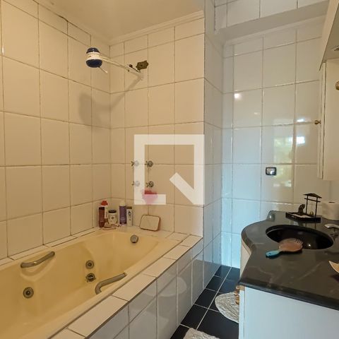 Casa à venda com 350m², 3 quartos e 4 vagasBanheiro da Suíte 1