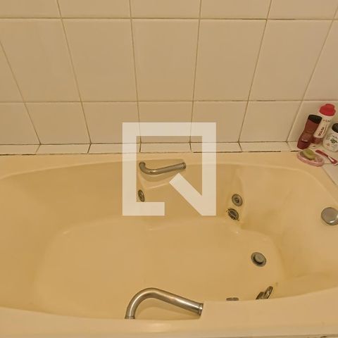 Casa à venda com 350m², 3 quartos e 4 vagasBanheiro da Suíte 1