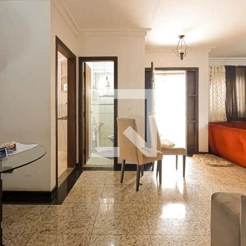 Casa à venda com 350m², 3 quartos e 4 vagasSala