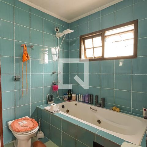Casa à venda com 350m², 3 quartos e 4 vagasBanheiro da Suíte 2