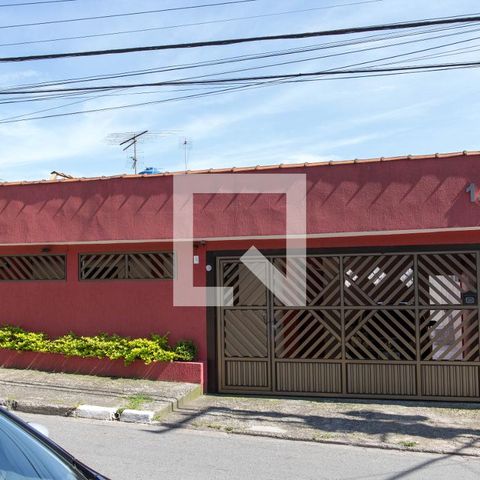 Casa à venda com 450m², 3 quartos e 3 vagasFachada