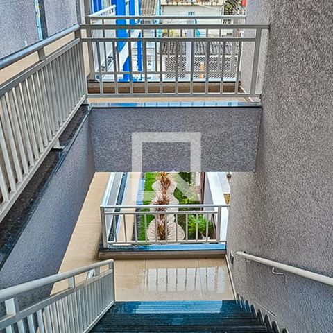 Apartamento à venda com 29m², 1 quarto e sem vaga Apartamento à venda com 29m², 1 quarto e sem vagaEscada