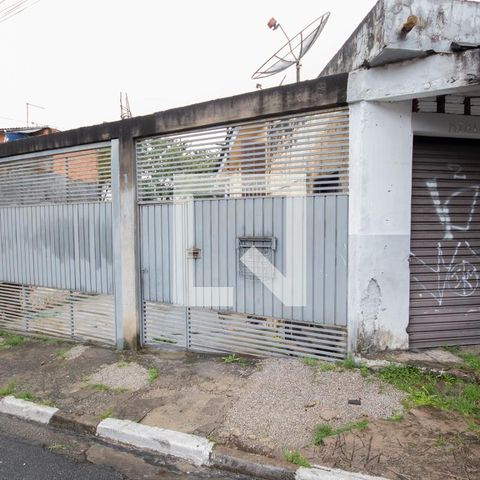 Casa à venda com 264m², 2 quartos e 4 vagasFachada