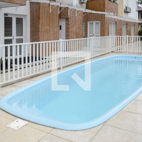 Apartamento à venda com 120m², 3 quartos e 2 vagas Apartamento à venda com 120m², 3 quartos e 2 vagasÁrea comum - Piscina