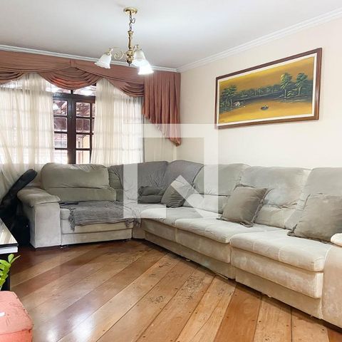 Casa à venda com 150m², 3 quartos e 2 vagasSala