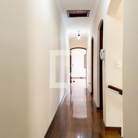 Casa à venda com 150m², 3 quartos e 2 vagasCorredor