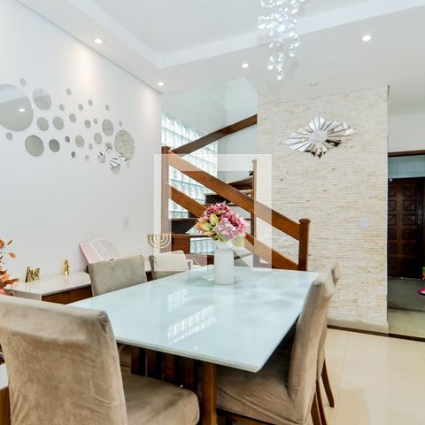 Casa à venda com 200m², 3 quartos e 4 vagasSala