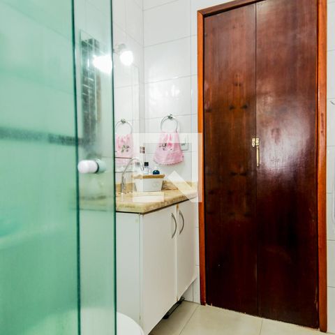 Casa à venda com 200m², 3 quartos e 4 vagasBanheiro da Suíte 3