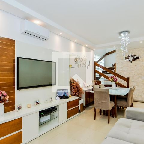 Casa à venda com 200m², 3 quartos e 4 vagasSala