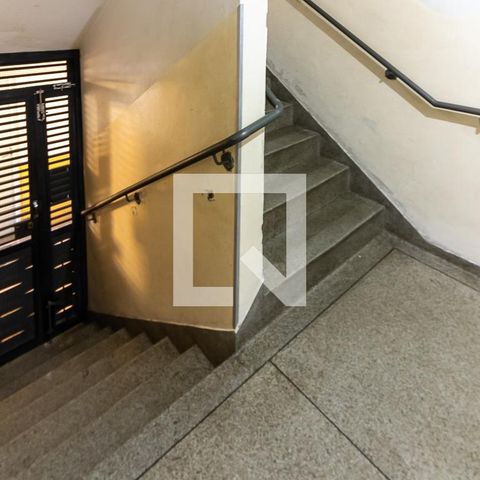 Apartamento à venda com 38m², 1 quarto e 1 vaga Apartamento à venda com 38m², 1 quarto e 1 vagaEscadas de Acesso ao Apartamento