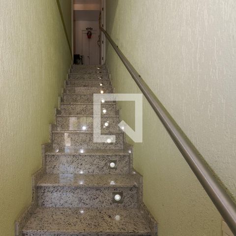 Casa para alugar com 395m², 4 quartos e 5 vagasEscada