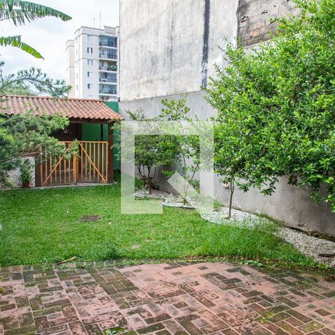 Casa à venda com 378m², 4 quartos e 3 vagas Casa à venda com 378m², 4 quartos e 3 vagasQuintal
